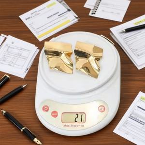 Boucles d'oreilles de forme irrégulière en acier inoxydable plaqué or 18 carats, massives, exagérées, anti-ternissement, design tendance pour femme - Product Image 3