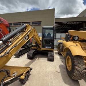 Caterpillar 305.5E2 mini pelleteuse d'occasion de 5 tonnes d'occasion petite pelleteuse sur chenilles 305.5E2 d'occasion à bas prix d'occasion - Product Image 1