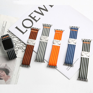 Correa de Reloj de Acero Inoxidable Milanesa de Lujo con Hebilla Magnética, Resistente al Agua, Compatible con las Series 11, 10, 9, 8 y 7 - Product Image 1