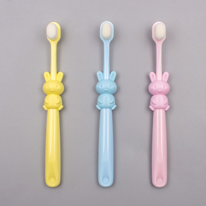 แปรงสีฟันเด็ก ขนแปรงนุ่ม 14.4 ซม. ด้ามไนลอน ใช้ในบ้าน - Product Image 1