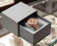 Boîte à montre pour homme de luxe sur mesure, fermeture magnétique rigide avec estampage à chaud en or et intérieur en velours, fabricant