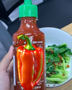 Bouteille de sauce chili piquante Sira Cha en plastique PET sans BPA de 250 ml, ronde, facile à presser, avec bouchon à vis - Product Image 5