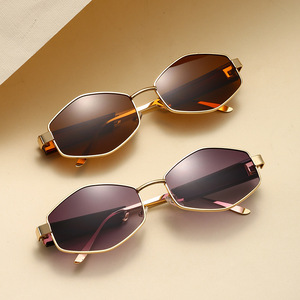 Lunettes de soleil style punk hip-hop disco, monture en métal doré, protection UV400, unisexe, mode, tenues de voyage - Product Image 3