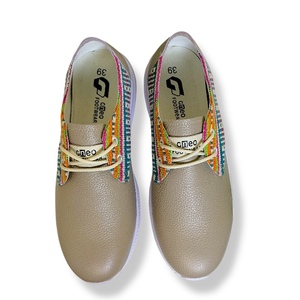 Zapatos Luna grises de primera calidad, elaborados con materiales lujosos para una comodidad y estilo excepcionales. - Product Image 3