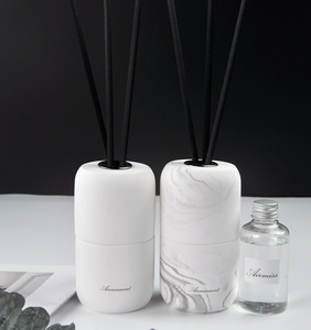 Diffuseur à roseaux en marbre 75 ml, artisanal, personnalisable, design moderne et épuré, <span class=keywords><strong>pour</strong></span> décoration intérieure de chambre et cadeau de mariage - Product Image 2