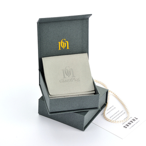 Cajas Magnéticas al por Mayor GLAMPKG, Caja de Regalo de Joyería con Cierre Magnético Gris, Caja de Joyería Magnética Plegable de Lujo - Product Image 5