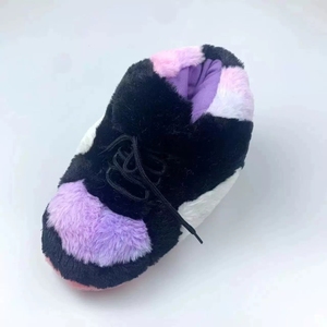 Femme Femme <span class=keywords><strong>Homme</strong></span> <span class=keywords><strong>Homme</strong></span> <span class=keywords><strong>Homme</strong></span> Couple Fluffy Fuzzy Plush Indoor Home Stuffed Trainer Sneaker Pantoufles avec semelle antidérapante - Product Image 5