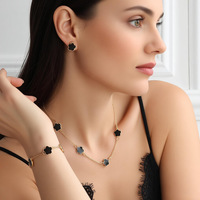 Ensemble de bijoux Clover Fashion, en alliage plaqué or, collier, bague, boucles d'oreilles et bracelet à motif de fleur à cinq feuilles porte-bonheur pour femmes