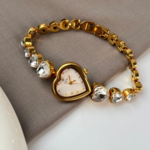 Goldie GEDI Y2K Sweet Cool for Women's Alloy Heart-Shaped Bracelet Quartz Watch Inlaid Gem Waterproof Wholesale