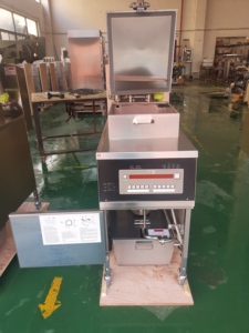 Vente directe d'usine, <span class=keywords><strong>friteuse</strong></span> à poulet de <span class=keywords><strong>25</strong></span> <span class=keywords><strong>litres</strong></span>, 4-6 têtes, <span class=keywords><strong>friteuse</strong></span> commerciale, <span class=keywords><strong>friteuse</strong></span> électrique haute pression - Product Image 3