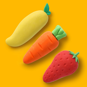 Gommes géantes en forme de fruits - Spéciales pour les élèves du primaire : Gommes carotte et fraise - Dessins animés créatifs et de grande valeur - Product Image 1