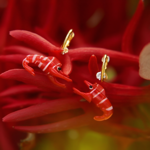 Pendientes de Moda con Diseño de Camarón Rojo, Chapados en Oro, de Acero Inoxidable, Joyería Sostenible y Resistente - Product Image 3