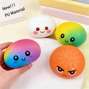 Balle anti-stress sensorielle extensible en forme de dessin animé mignon, en PU, écologique, pour le bureau, en forme de dumpling et de bao bun - Product Image 1