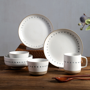 Vente d'usine : Service de vaisselle en céramique de style classique Europe/Amérique du Nord, motif dessiné à la main, compatible four et lave-vaisselle, portable, pour hôtels - Product Image 1