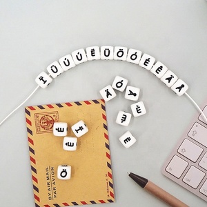 Haute qualité sans BPA Silicone Alphabet perles 12mm carré <span class=keywords><strong>Cube</strong></span> blanc anglais lettre perles en vrac perles de dentition pour bricolage - Product Image 5