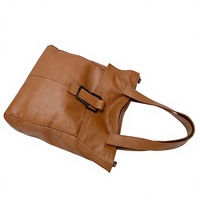 Sac à bandoulière pour femme en cuir véritable, design minimaliste, luxe discret, mode décontractée, avec rabat pliable et fermeture éclair surdimensionnée, idéal pour le bureau
