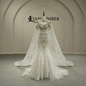 Robe de mariée sirène moderne de luxe GT26050 avec broderie de dentelle lourde perlée, traîne chapelle et plumes, accompagnée d'un châle - Product Image 1