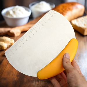 Coupe-pain à pizza multifonctionnel semi-circulaire grattoir à pâte en acier inoxydable avec fournitures de cuisson essentielles à l'échelle - Product Image 2