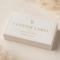 Étiquettes suspendues en papier personnalisées avec impression à chaud pour l'emballage de produits de boutique