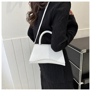 2023 mode tendance urbaine couleur unie trapèze coréen tempérament <span class=keywords><strong>Net</strong></span> rouge sablier unique épaule sac de messager - Product Image 3