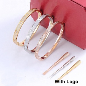Pulsera <span class=keywords><strong>de</strong></span> Acero Inoxidable con Baño <span class=keywords><strong>de</strong></span> <span class=keywords><strong>Oro</strong></span> Rosa <span class=keywords><strong>de</strong></span> 18k y Diamantes, Diseño <span class=keywords><strong>de</strong></span> Marca Famosa 2026, Estilo Amoroso con Tornillo - Product Image 6