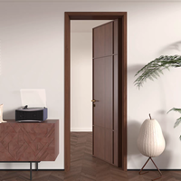 Porte en bois moderne à charnières avec insert en verre circulaire aux couleurs contrastées