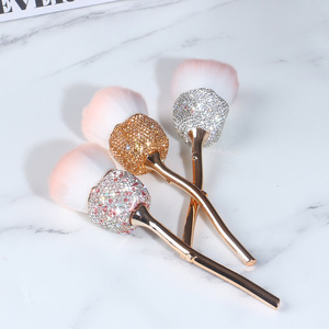Pinceaux de maquillage Bling avec couvercle en strass pour fard à joues, fond de teint et illuminateur, cadeau idéal pour l'utilisation comme pinceau de rasage - Product Image 2