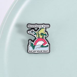 Pin de esmalte de aleación con diseño de rana de hip hop y <span class=keywords><strong>rock</strong></span> con pistola, estilo 'Strawberry Jams but My Glock Don't Frog', broche, insignia de solapa, joyería, regalos para amigos - Product Image 1