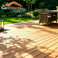Planches de terrasse extérieures en WPC durables et panneaux de sol composites avec grain de bois, imperméables et antidérapants pour jardin, patio et balcon