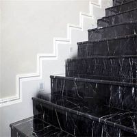 Escaliers en marbre poli de nouvelle conception, marches en marbre noir à texture dure