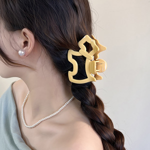 Jolie pince à cheveux en plastique ajourée à pois pour femme et fille - Product Image 2