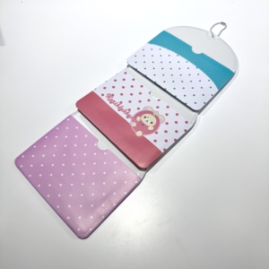 Nuovo Porta Fotocard in PVC con Design Anime Personalizzato, Simpatico Porta Carte Fotografiche in Plastica con Portachiavi e Inserto Stampato in Plastica - Product Image 5