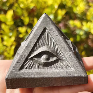 Pyramide <span class=keywords><strong>de</strong></span> <span class=keywords><strong>Shungite</strong></span> avec conception complexe du mauvais œil-Ornement en <span class=keywords><strong>pierre</strong></span> <span class=keywords><strong>de</strong></span> Bohème pour la <span class=keywords><strong>protection</strong></span> - Product Image 3