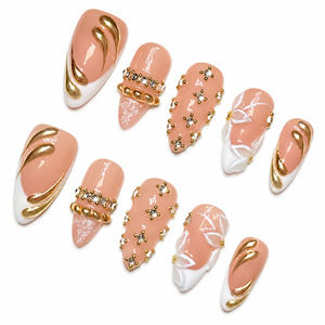 Ongles longs à talon aiguille faits main de haute qualité, blanc laiteux avec décorations en strass métalliques en forme de goutte d'eau pour événements et manucure DIY - Product Image 3