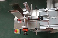 Étiqueteuse professionnelle électrique de haute précision Skilt avec moteur PLC automatique pour étiquettes volantes, adhésives, RFID, en papier ou en bois
