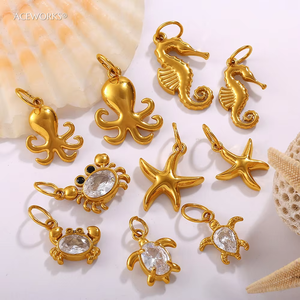 Tesoros del Océano |   Dijes de Acero Inoxidable con Baño de Oro PVD de 18K con Diseño de Vida Marina |   Colgantes Marinos Duraderos, Impermeables e Hipoalergénicos - Product Image 3