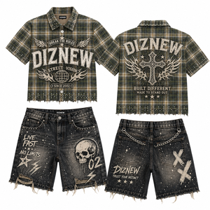 DiZNEW Set Personalizzato <span class=keywords><strong>Camicia</strong></span> a Quadri e Pantaloncini in Denim con Catena per <span class=keywords><strong>Uomo</strong></span>, Strass e Schizzi di Vernice, Stile Gotico Grunge Y2K, Set 2 Pezzi Effetto Vissuto BSCI - Product Image 1