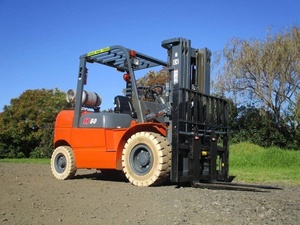 最高品質の<span class=keywords><strong>HELI</strong></span> 7トン大型ディーゼルフォークリフトCPCD70（ソリッドタイヤ付き） - Product Image 4