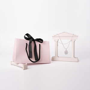 Cadeau personnalisé brillant à lèvres <span class=keywords><strong>petit</strong></span> rouge à lèvres beauté PR shopping bague bijoux bijoux emballage sacs en papier avec ruban de satin noeud papillon - Product Image 4