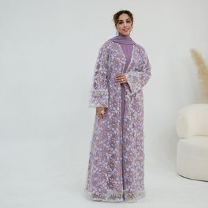 Abaya di Lusso con Ricami Floreali e Pizzo, Set 3 Pezzi, Abito Modesto per Donne Musulmane con Sottoveste e Hijab - Product Image 3