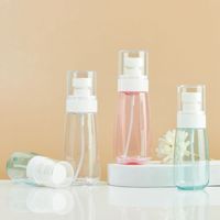 Vente en gros de flacons pulvérisateurs transparents à logo personnalisé de 30 ml, 60 ml, 80 ml, flacon pulvérisateur fin transparent, flacon atomiseur rechargeable en PET pour parfum