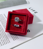 Boîte à bagues de mariage carrée personnalisée pour couple, en velours coréen, avec logo imprimé en soie, emballage de bijoux de luxe pour pendentifs et bracelets