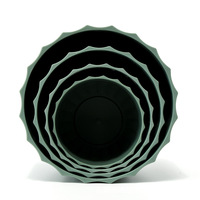 Pots de fleurs et de plantes en plastique personnalisés de style design contemporain pour la décoration de la maison et du jardin, pour usage au sol et dans les centres commerciaux