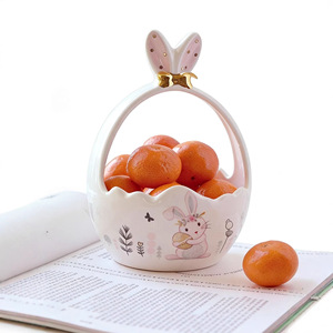 Panier de Pâques créatif en porcelaine avec relief de lapin, peint à la main, motif de fruits de dessin animé, arrangement floral, décoration de Pâques à tenir à la main - Product Image 1