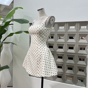 Nuovo Abito Estivo da Donna con Bretelle e Scollo Quadrato a Pois, Effetto Lussuoso, Vita Stretta e Gonna Voluminosa - Product Image 2