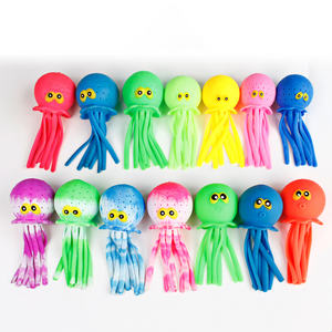 Bola de Agua Reutilizable de Plástico para Piscina de Verano, Juguete de Baño con Forma de Cangrejo, Capibara, Pelota Antiestrés, Esponja, Animal, Pulpo - Product Image 3