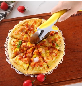 Cuchillo de rueda de <span class=keywords><strong>pizza</strong></span> de Plástico Especial, herramienta de corte de <span class=keywords><strong>pizza</strong></span> para hornear, cortador y rodillo; herramientas de <span class=keywords><strong>pizza</strong></span> empaquetadas en caja - Product Image 4