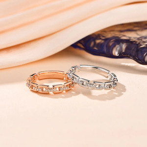 Anello Impilabile con Design a Cerchio, Stile Minimalista per Donne - Product Image 4