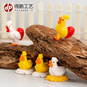 Figuras en Miniatura de una Familia de Gallos Simulados, Amarillos y Blancos, Adornos para Jardín Interior y Exterior - Product Image 2