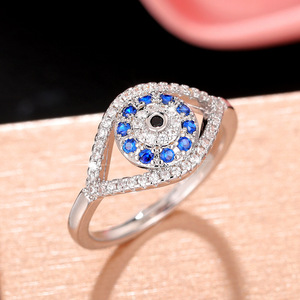 Anello con Design Occhio del Diavolo, Anello Creativo Simbolico per Donne - Product Image 2